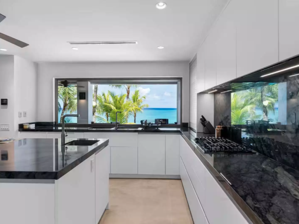 Experience Luxury Five Bedroom Retreat - Your Bohemian Escape in Nassau